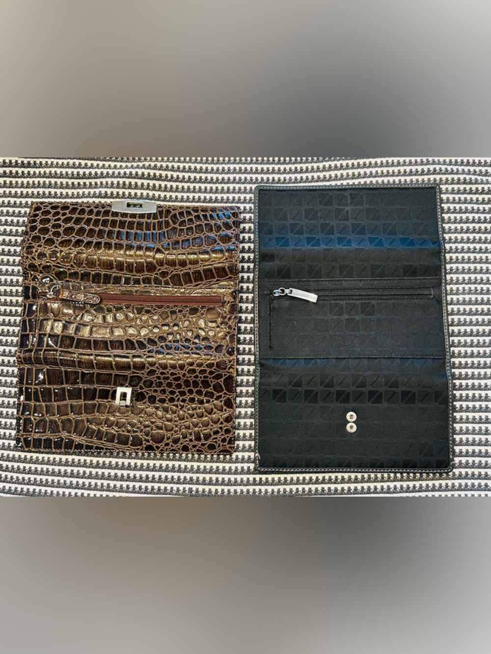 2 Wallets - Picture 2 of 3